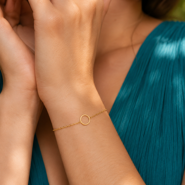 Plated Chaos Model Wearing 24ct Gold Plated 925 Sterling Silver Unity Circle Bracelet