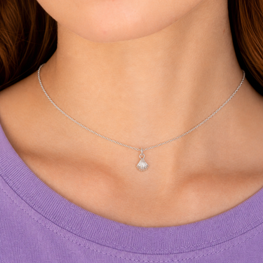 Plated Chaos Model Wearing 925 Sterling Silver Wild Tide Shell Choker